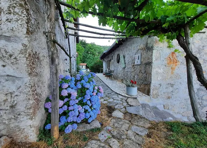Дом отдыха Stone House In Dobrec With Sea View & Pool