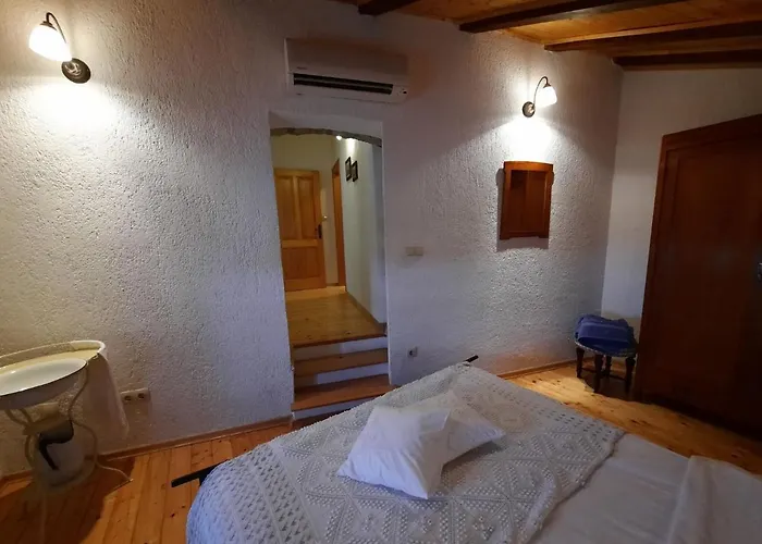 Semesterbostad Stone House In Dobrec With Sea View & Pool