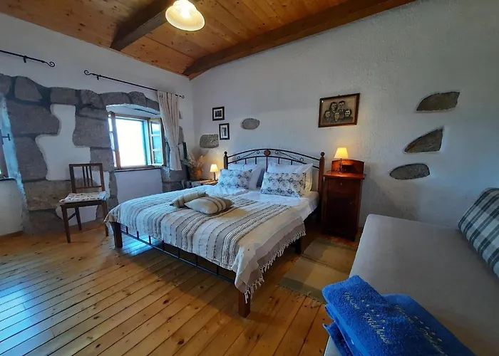 Stone House In Dobrec With Sea View & Pool Ловран
