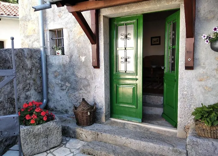 Prázdninový dům Stone House In Dobrec With Sea View & Pool