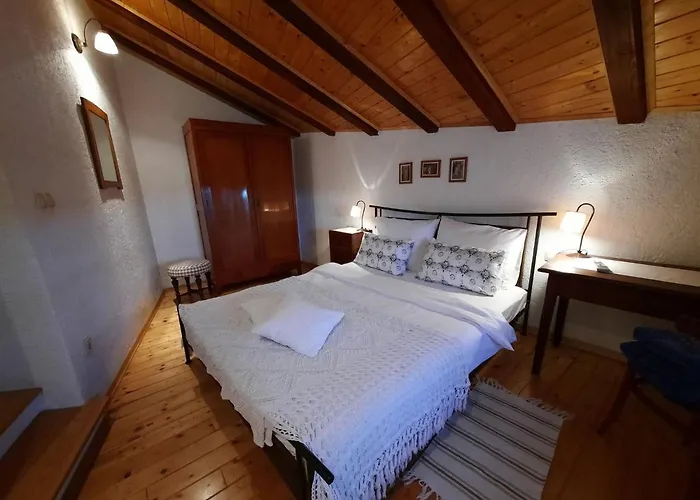 Stone House In Dobrec With Sea View & Pool Prázdninový dům