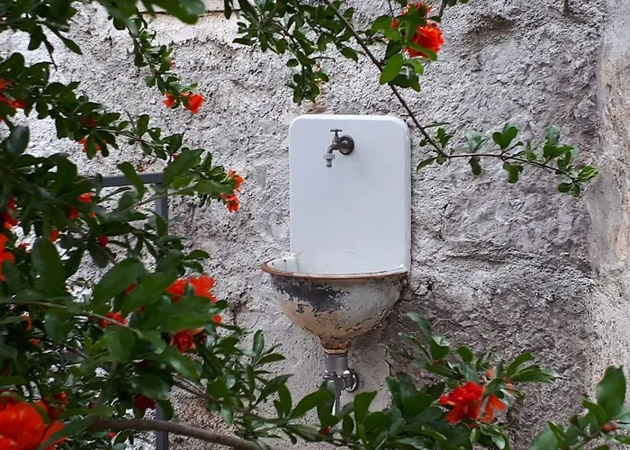 Prázdninový dům Stone House In Dobrec With Sea View & Pool