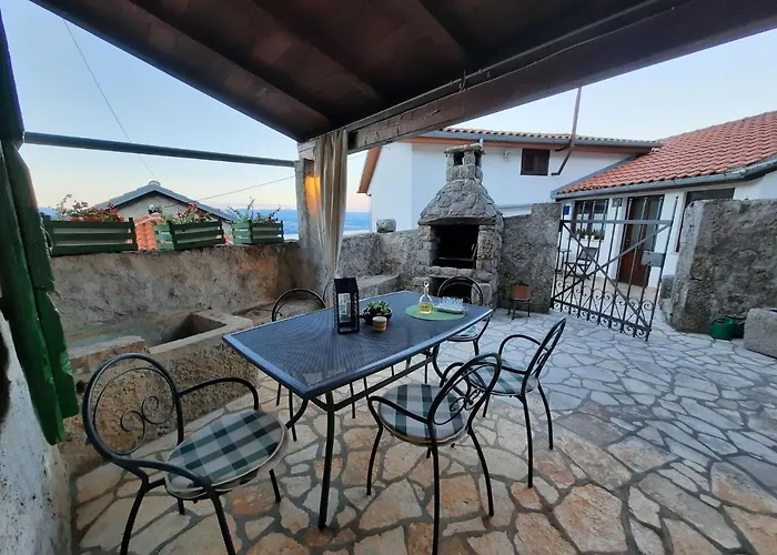 Stone House In Dobrec With Sea View & Pool Prázdninový dům